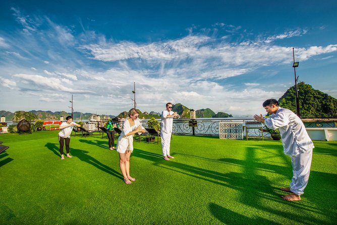 Halong Luxury Cruise 2D/1N: Kayaking, swimming, Titop island, Surprise cave - Meals included: Vietnamese plus international options without the hunt
