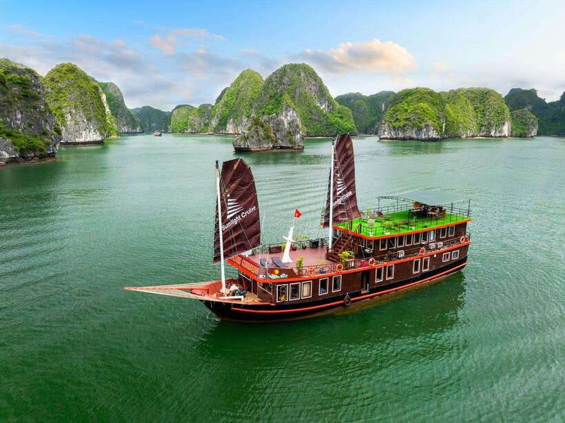 Hanoi: 2-Day Ha Long and Lan Ha Bay Cruise with Kayaking - Food and onboard rhythm: what you can expect beyond the photos