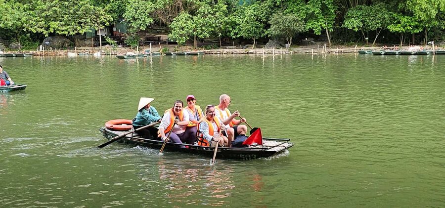 Hanoi: 3-Day Ninh Binh, Ha Long & Bai Tu Long Cruise UNESCO - Mua Cave viewpoint, and why 500 steps can be worth it