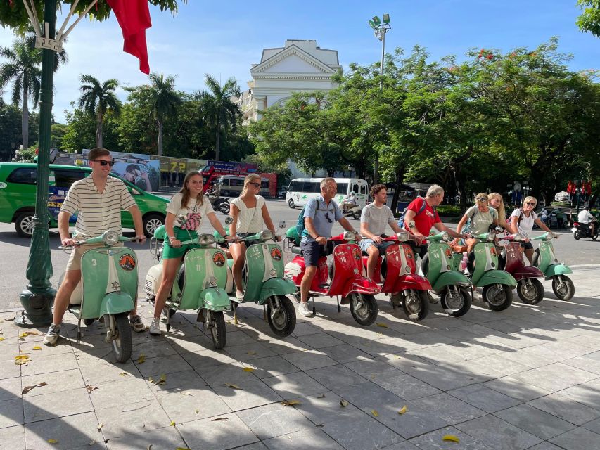 Hanoi 4.5-Hour Vespa Tour city tour - West Lake viewpoints, upper-class neighborhoods, and lakeside Hanoi