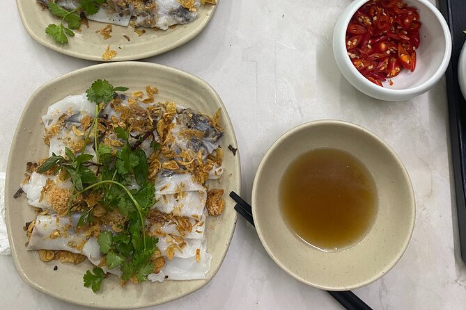 Hanoi: 7 Tasting Street Food Walking Tour and Train Street - Duờng Tau (Train Street): the coffee stop that usually steals the show