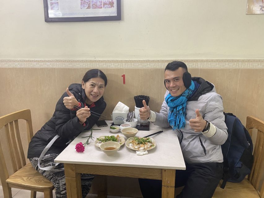 Hanoi: 7 Tastings Street Food Tour with Train Street - Meet your guide: friendly English, real explanations, and flexible pacing