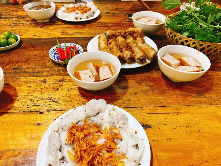 Hanoi: 7 Tastings Street Food Tour with Train Street - What to bring, and the real limits to know