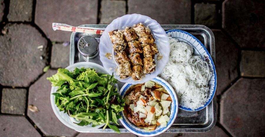 Hanoi: 7 Tastings Street Food Tour with Train Street - Your 7 tastings: from rice pancakes to egg coffee foam