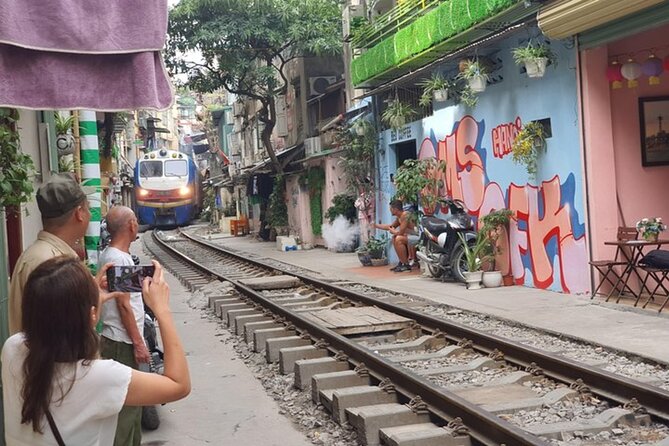 Hanoi All-In-One Tour: Highlights & Train Street & Culture & Fun - Lenin Park: how ideology shows up in public space