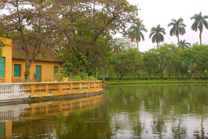 Hanoi All-In-One Tour: Highlights & Train Street & Culture & Fun - One Pillar Pagoda: a lotus-shaped temple with a story