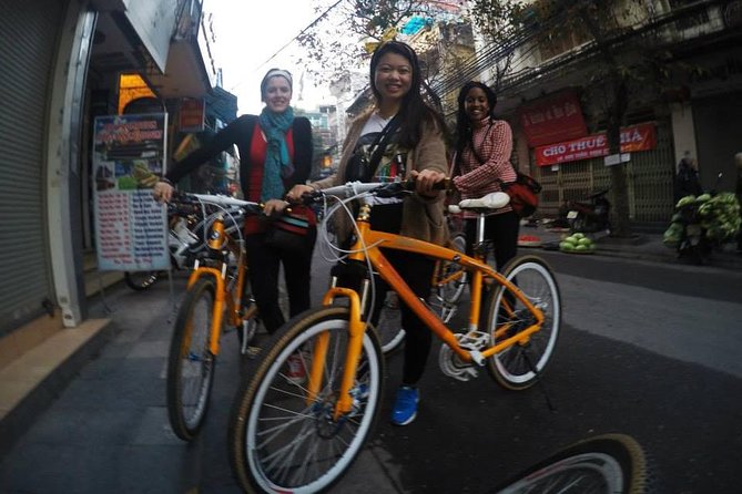 Hanoi: Amazing Morning with Bicycle - All Inclusive - Meeting point, bikes, and the small-group setup