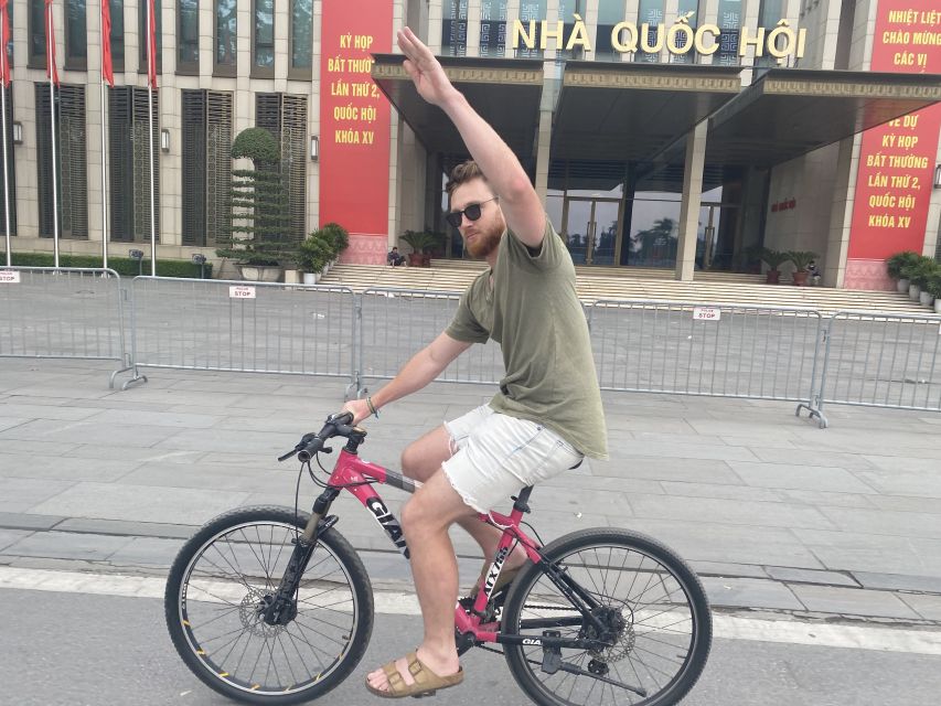 Hanoi: Bike Tour Through Hidden Gems and Banana Island - Vietnamese Food Stops: More Than One Meal, More Than One Style