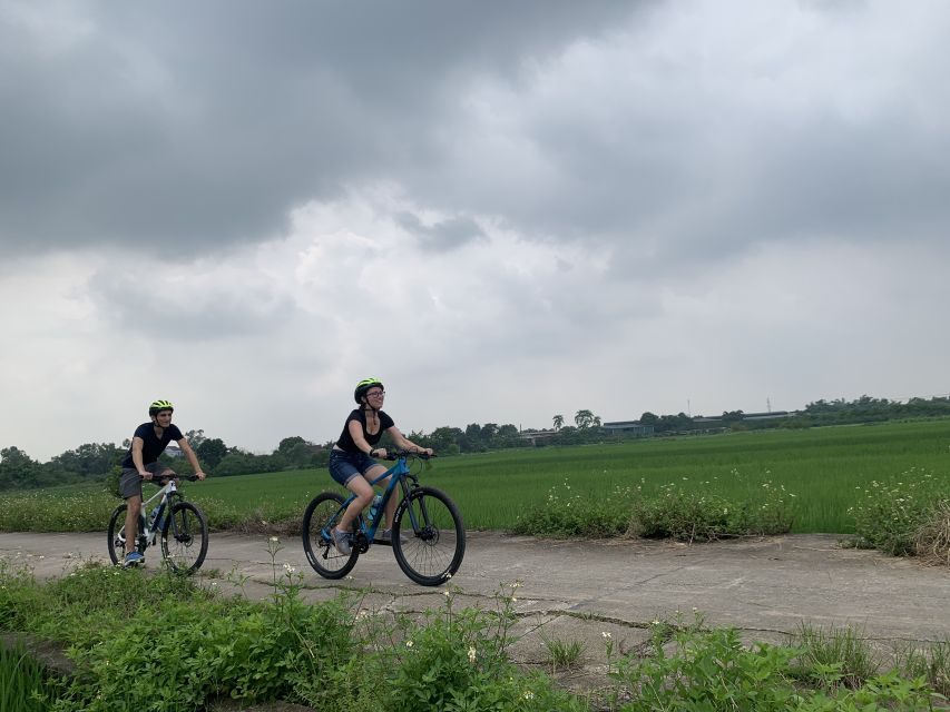 Hanoi: Bike Tour Through Hidden Gems and Banana Island - Hồ Hữu Tiệp Photo Stop: A Guided Moment That Breaks the Traffic