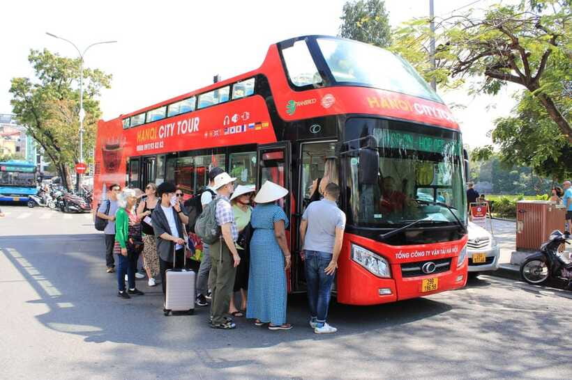 Hanoi: Centuries of Highlights in 1 Hour by Open-Top Bus - Audio guide reality check: languages, volume, and keeping your place
