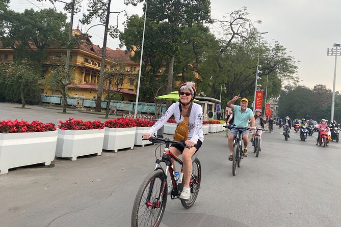 Hanoi City Bike Tour through Banana Island & Food Tasting - Hữu Tiep Lake, the downed B-52 story, and Lake B52 context (Stops 2 and 5)
