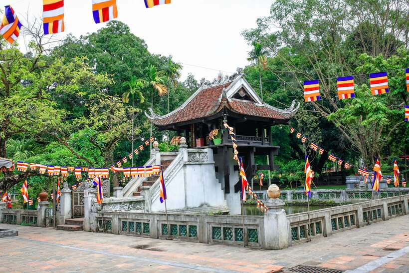 Hanoi: City Highlights Tour with Train Street & Hidden Gems - Tran Quoc Pagoda on West Lake: Calm Time That Still Counts