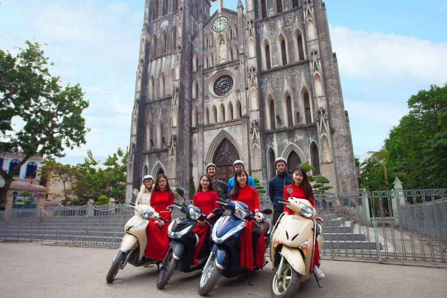 Hanoi: City Sightseeing Motorbike Tour - Safety, comfort, and what to bring in humid Hanoi