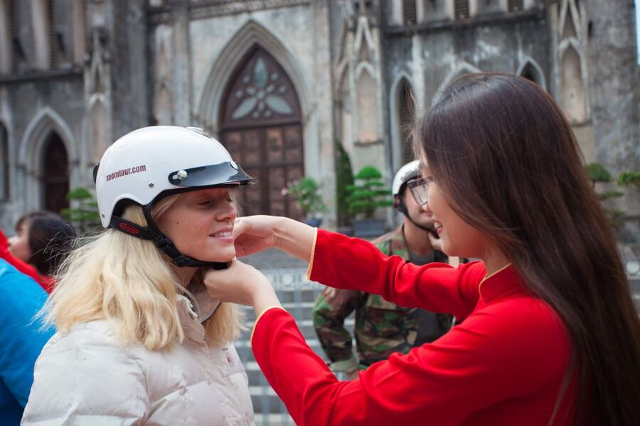 Hanoi: City Sightseeing Motorbike Tour - Ba Dinh district and Tran Quoc pagoda, two very different vibes