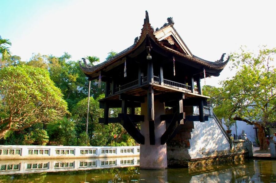 Hanoi: City Sightseeing Motorbike Tour - Ho Chi Minh Mausoleum and One Pillar Pagoda, iconic stops with a strict dress code