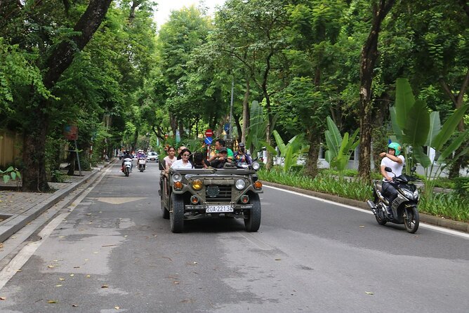 Hanoi City Tour Highlight, Train Street Combine visit Countryside - Duờng Tau Train Street: the walk, the coffee stop, and photo time