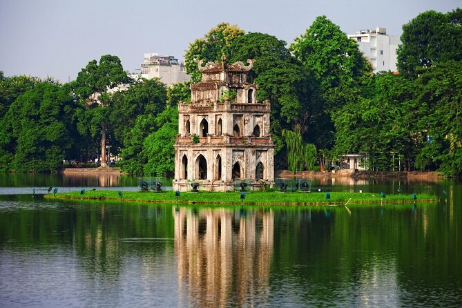Hanoi City Tour: Private Half-Day Customized with Train Street - Train Street at Bếp Vua Chả Cá cơ sở 4: the close-pass experience