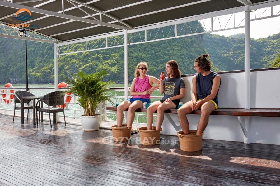 Hanoi: Cozy Halong Bay Overnight Cruise with Meals - Practical tips that make the difference on Halong Bay waters