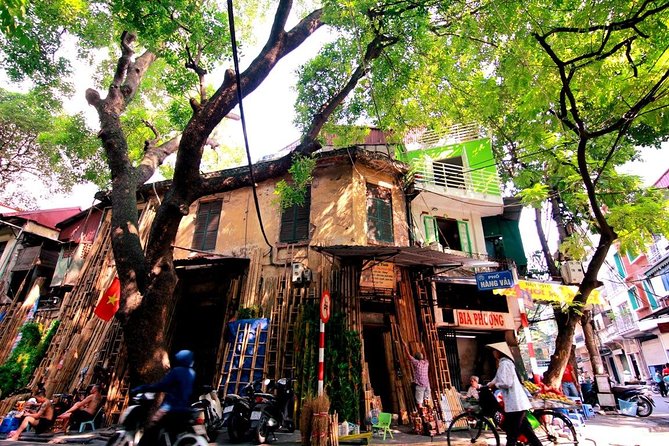 HANOI CULTURAL DISCOVERY TOUR ( "5 in 1" 4 hours - Special Package!) - Street food stops, what to eat, and how to avoid stomach regrets