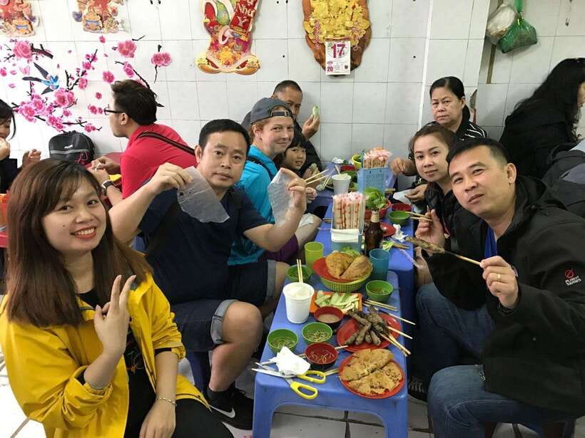 Hanoi: Eat Like a Local Small Group Street Food Tour - Starting at 33 Ngo Huyen Str, then learning how to say hello