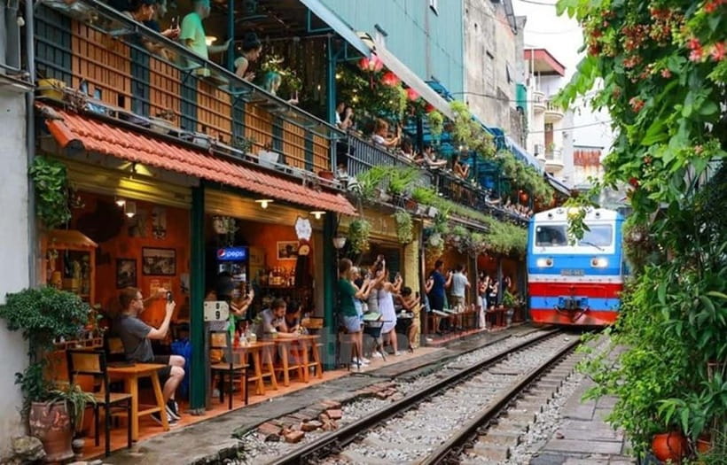 Hanoi: Eat Like a Local Small Group Street Food Tour - Why a max 6, sometimes up to 8, makes the food taste better