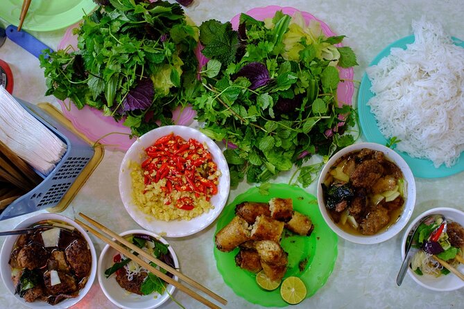 Hanoi Food & Train Street Tour - Train Street finale: what you are really paying for