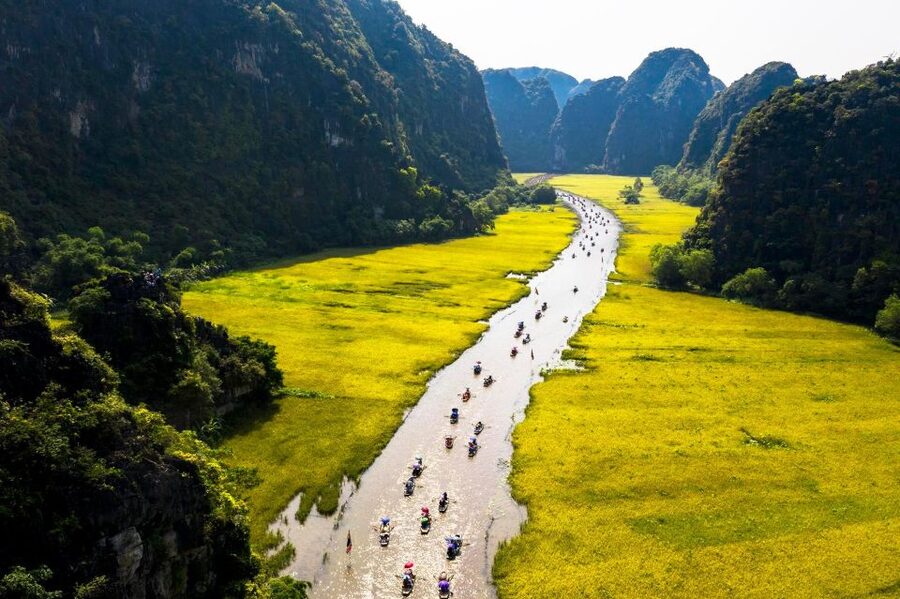 Hanoi: Guided Full-Day Hoa Lu, Trang An and Mua Cave Tour - Trang An UNESCO by Boat: Karst Formations That Look Unreal
