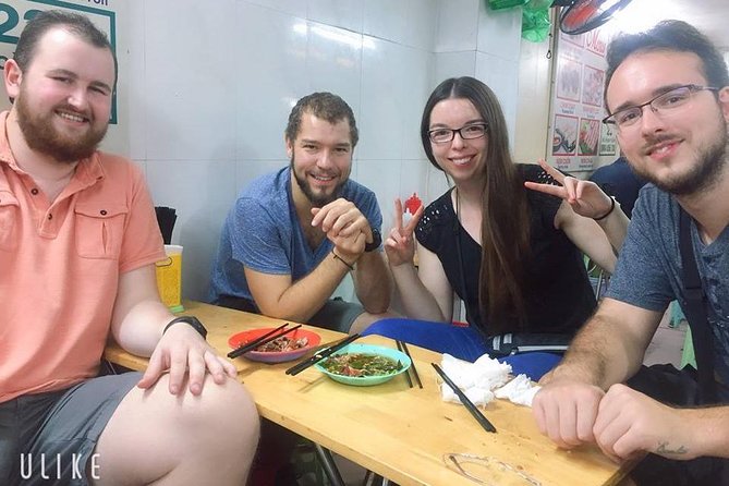 Hanoi Guided Street Food Tour Small Group - Why a Hanoi street food tour with a local beats DIY