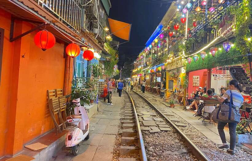 Hanoi: Guided Street Food Tour with Train Street Experience - Where you start in Hanoi, and how the evening gets going