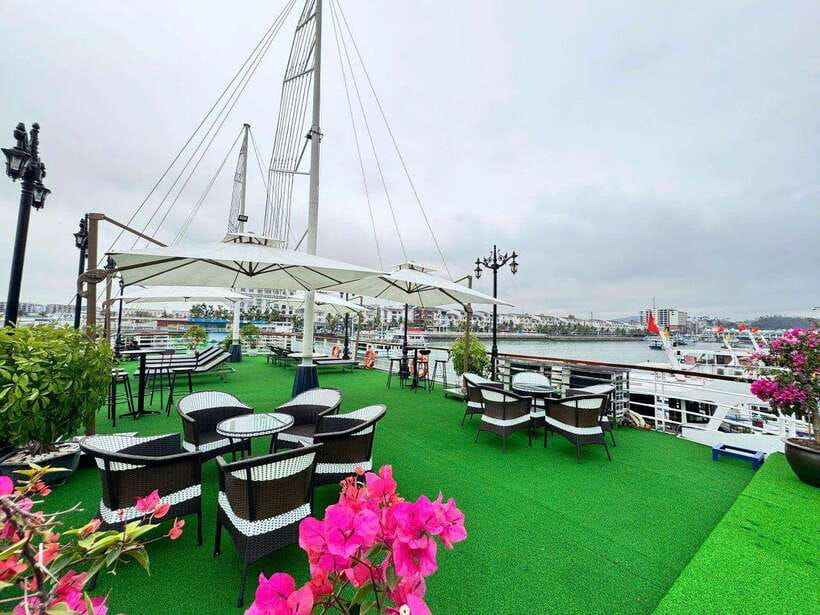 Hanoi: Ha Long Bay Day Trip - Luxury Cruise & Buffet Lunch - Sung Sot Cave: The Big Cave Stop, With a Stretch of Your Legs