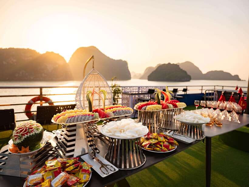 Hanoi: Halong Bay Cruise, Amazing Cave, Titov Island & Kayak - Practical Tips: What to Bring and What to Watch For