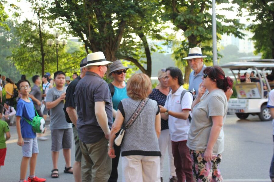Hanoi Highlights: Full-Day Small Group City Tour with Lunch - One-Pillar Pagoda and the stilt-house look nearby