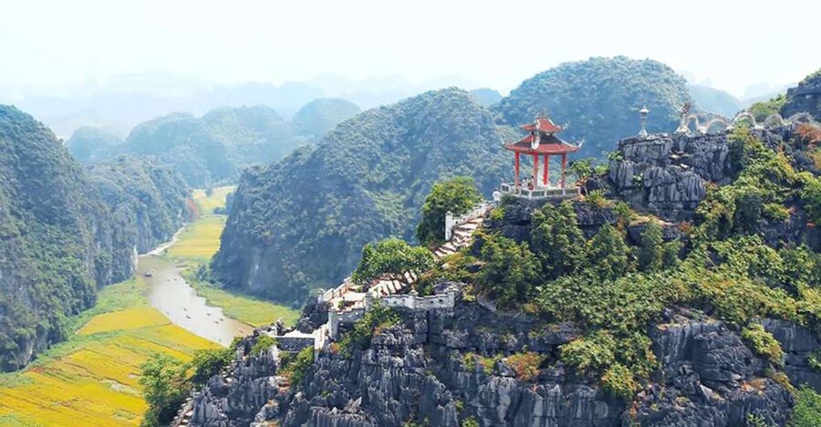 Hanoi: Hoa Lu, Trang An Caves & Mua Cave Day Trip and Lunch - Lunch at the buffet: filling, convenient, not always memorable