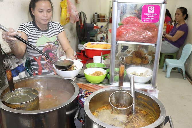 HANOI INCREDIBLE STREET FOODIE TOUR (Enjoy traditional Cuisine as the local) - What to wear and bring so you enjoy the traffic, not fight it