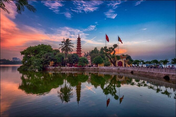Hanoi Insight City Private Tour - West Lake and Ngu Xa village: where the lunch side of Hanoi shows up