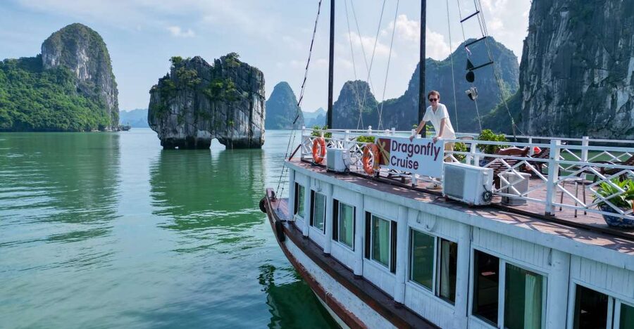 Hanoi: Islands & Caves Ha Long Cruise with Lunch & Kayaking - A one-day Halong Bay taste, powered by an early Hanoi start