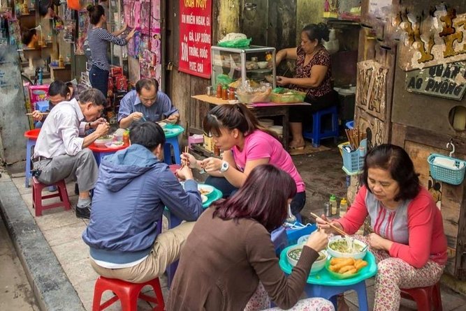 Hanoi Michelin Star Walking Food Tour & Train Street - The guide matters more than the menu