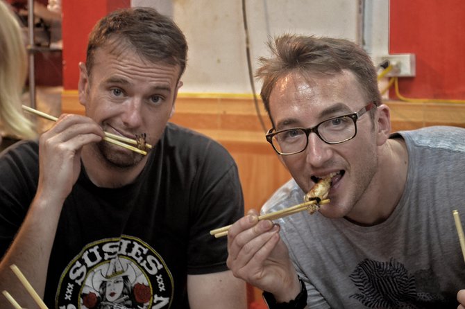 Hanoi Michelin Star Walking Food Tour & Train Street - The flow of the 3.5 hours: what to expect moment by moment