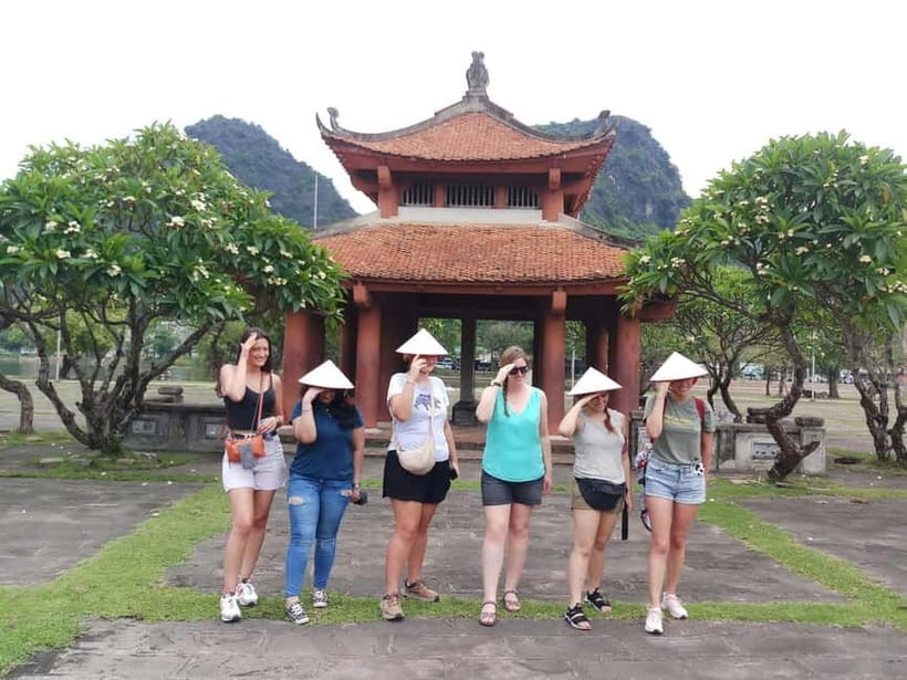 Hanoi/Ninh Binh: 1-Day Tam Coc/Trang An, Hoa Lu & Mua Caves - Tam Coc Sampan Boat vs Trang An Cave Complex