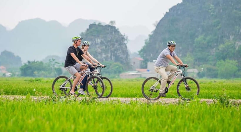 Hanoi: Ninh Binh, Bai Dinh/Hoa Lu, Trang An, & Mua Cave Tour - Mua Cave hike: the climb for the panorama over Tam Coc