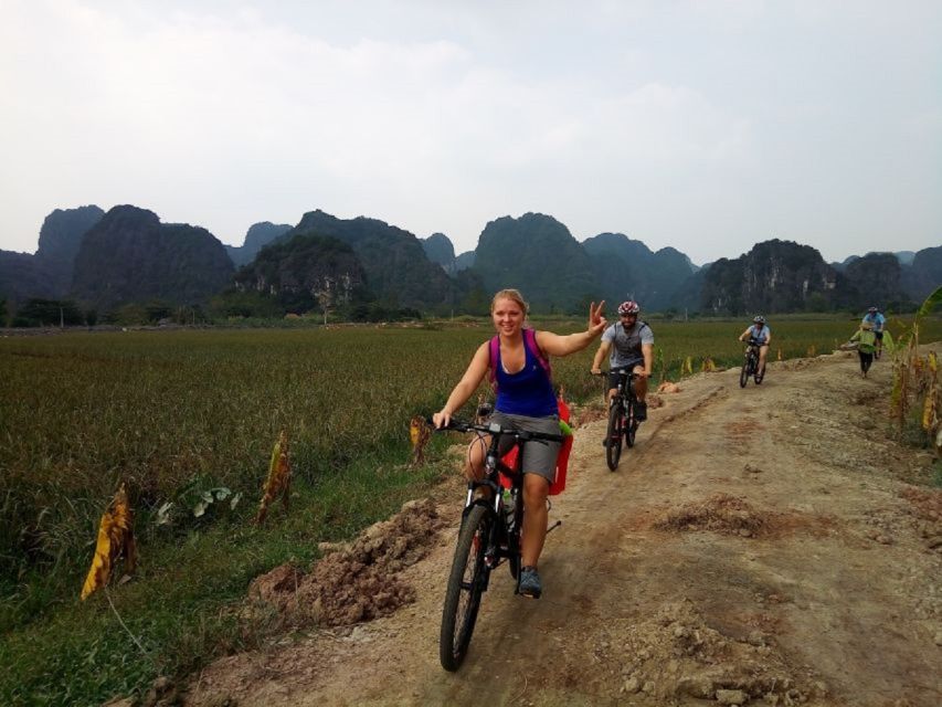 Hanoi: Ninh Binh, Bai Dinh/Hoa Lu, Trang An, & Mua Cave Tour - Lunch at a Vietnamese buffet with vegetarian options