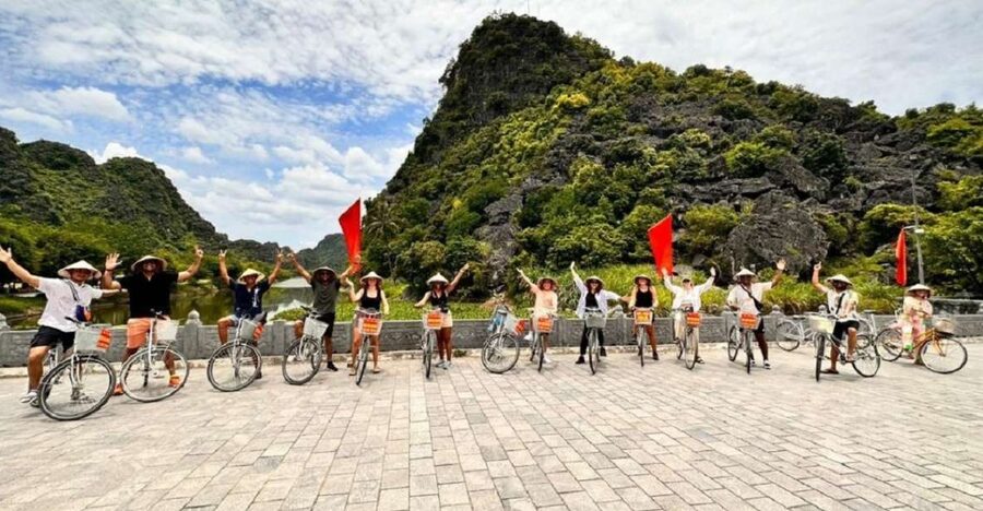 Hanoi: Ninh Binh, Hoa Lu, Tam Coc and Mua Cave Day Trip - Buffet lunch in Ninh Bình: what to expect and how it caters to diets