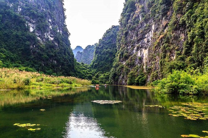 Hanoi: Ninh Binh - Hoa Lu - Tam Coc boat - Mua Cave - Best seller - Mua Cave climb: steep steps, big payoff views
