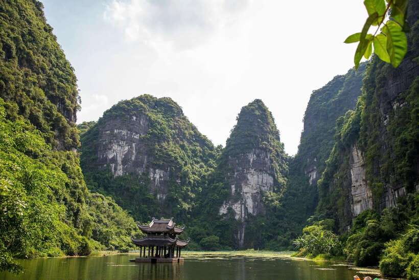 Hanoi:Ninh Binh-Trang An-Mua Cave-Hoa Lu&Cycling BEST SELLER - Hoa Lu ancient capital: King Dinh and King Le temples plus a calm village cycle