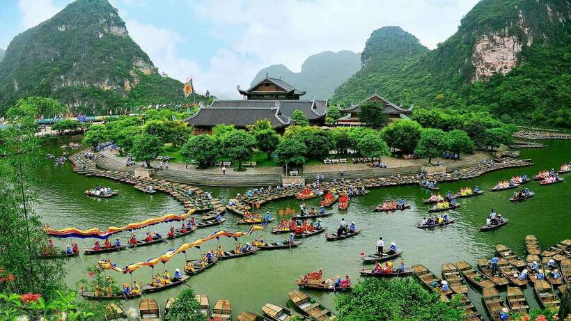 Hanoi:Ninh Binh-Trang An-Mua Cave-Hoa Lu&Cycling BEST SELLER - Lunch at a 5-star buffet: 30+ dishes that make the rest of the day easier