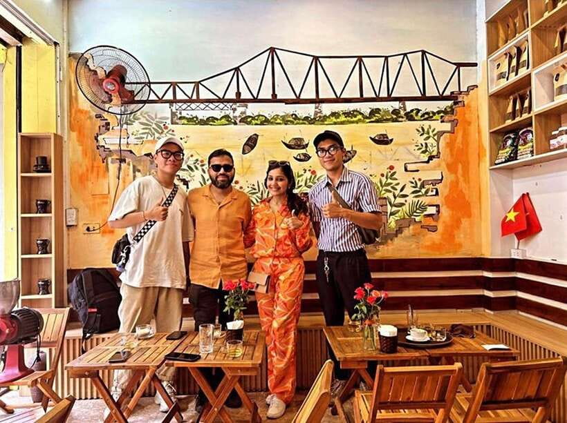 Hanoi: Old Quarter Street Food Tour with 12+ Tastings - Train Street, 30 minutes of pure front-row spectacle