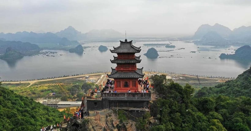 Hanoi: Perfume Pagoda Day Tour with Boat Ride & Cave Visit - The traditional lunch near the pagoda, what you should expect