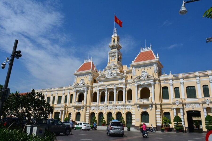 Hanoi: Private custom tour with a local guide - Old Quarter Streets to French Quarter Streets, Seeing Two Hanois