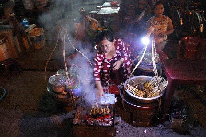 Hanoi Private Day Tour: Hidden Gems, Hoa Lo Prison, Train Street - Starting at Hanoi Opera House, then easing into the day