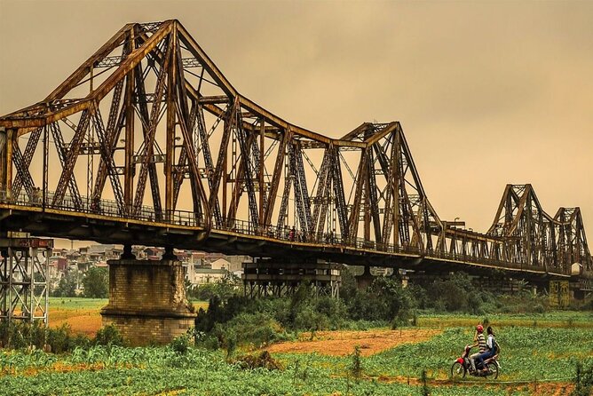Hanoi Private Day Tour: Hidden Gems, Hoa Lo Prison, Train Street - Train Street and Bếp Vua Chả Cá: how the passing train changes everything